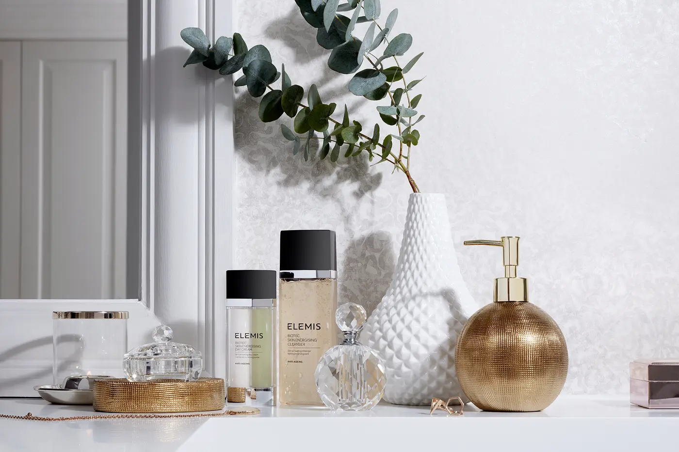 elemis-christmas-campaign, studio-photographer, product-photographer-maidenhead,